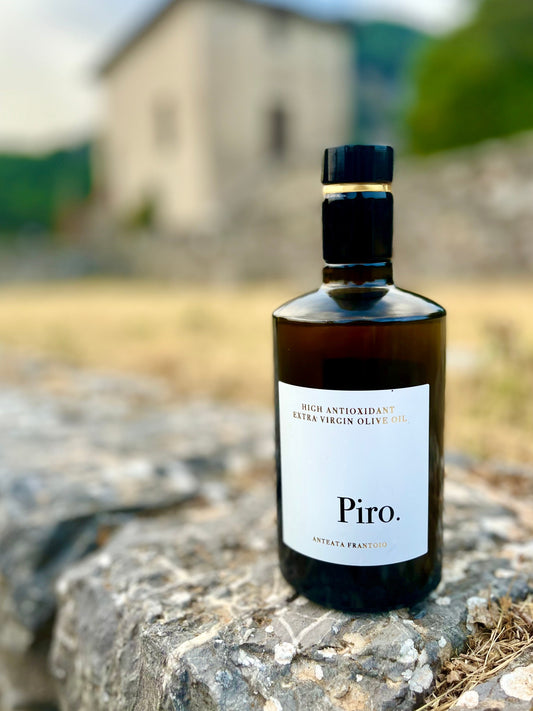 Oli Piro extra virgin olive oil bottle